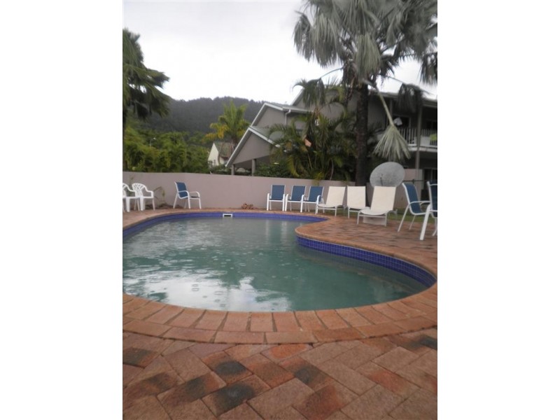 2a/10 Island Drive, Cannonvale QLD 4802
