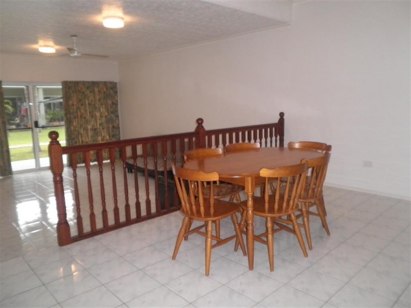 2a/10 Island Drive, Cannonvale QLD 4802