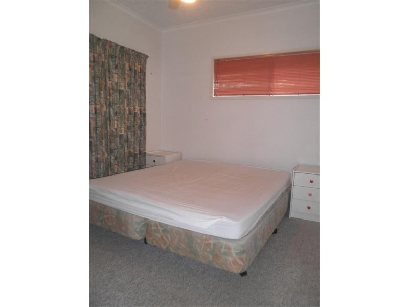 2a/10 Island Drive, Cannonvale QLD 4802