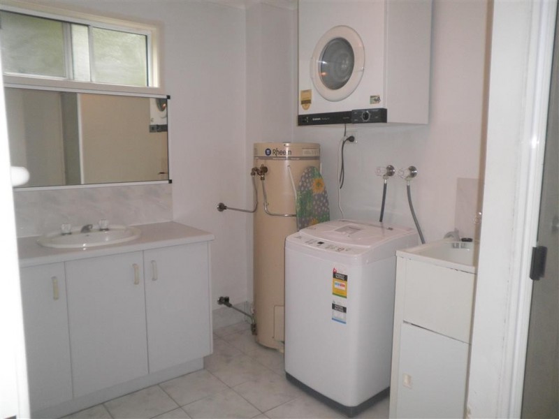 2a/10 Island Drive, Cannonvale QLD 4802