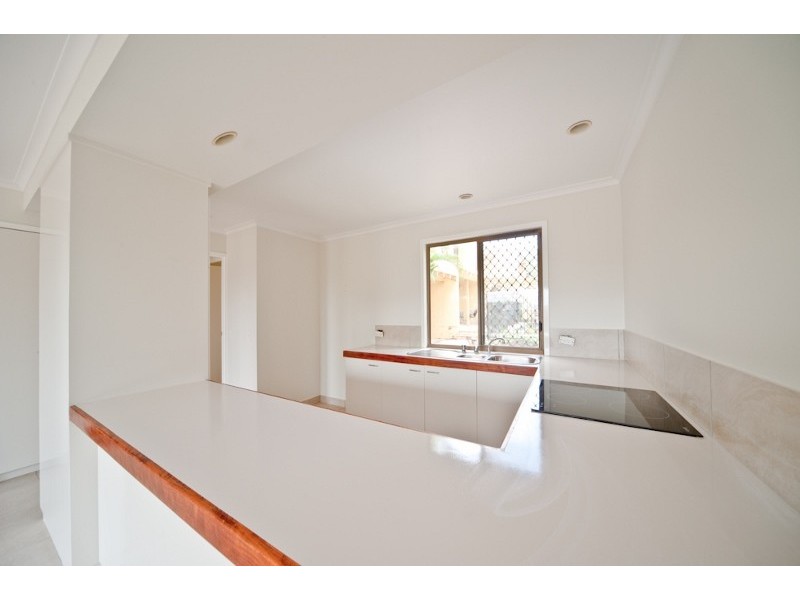 1/4 Salmon Street, Cannonvale QLD 4802