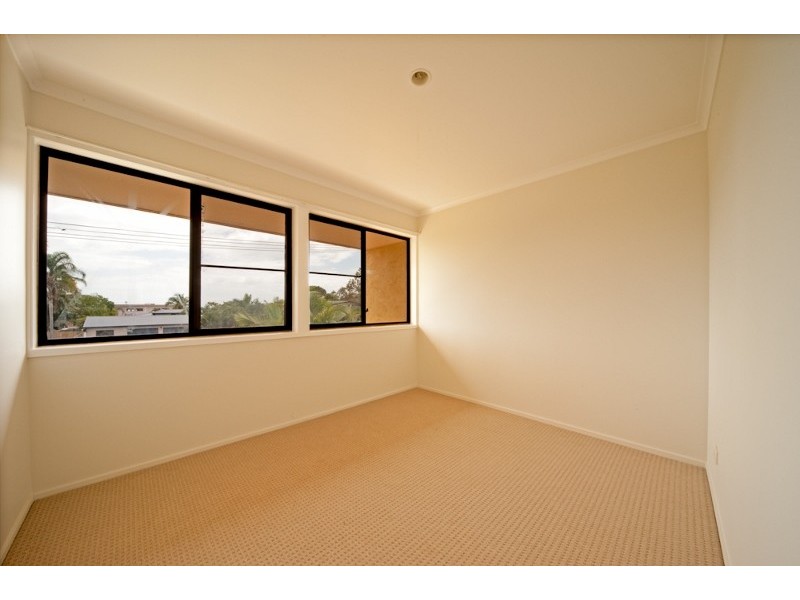1/4 Salmon Street, Cannonvale QLD 4802