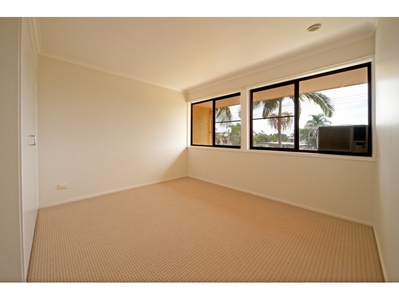 1/4 Salmon Street, Cannonvale QLD 4802