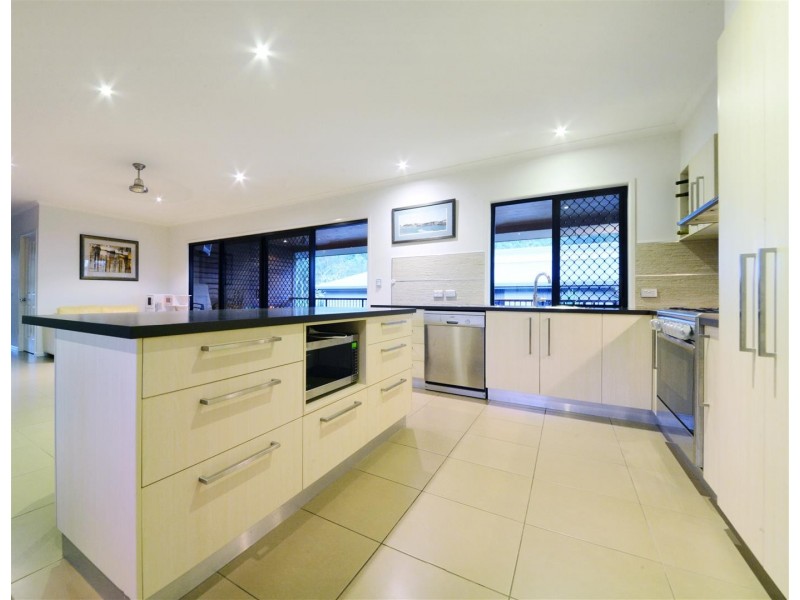 3 Jonquill Court, Cannonvale QLD 4802