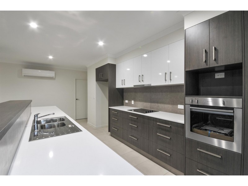 8 Pearl Street, Cannonvale QLD 4802
