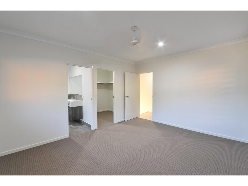 8 Pearl Street, Cannonvale QLD 4802