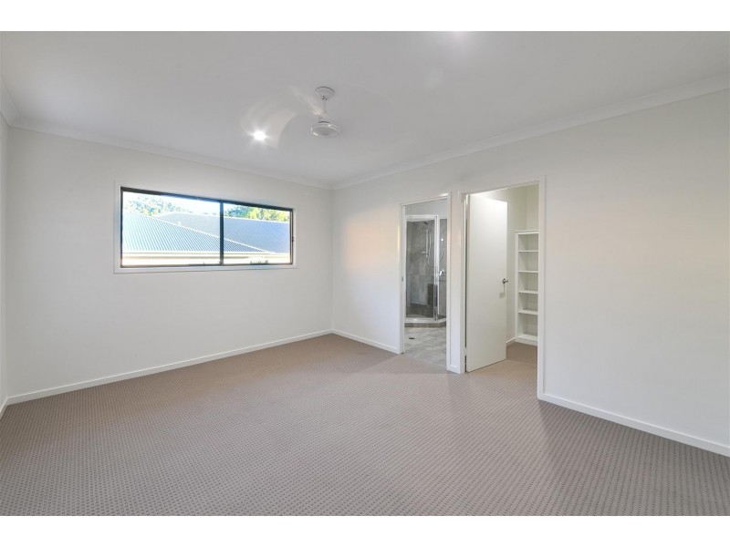 8 Pearl Street, Cannonvale QLD 4802