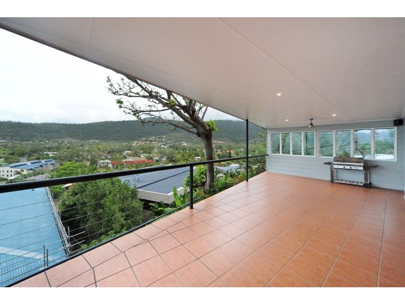 5 Stewart Drive, Cannonvale QLD 4802