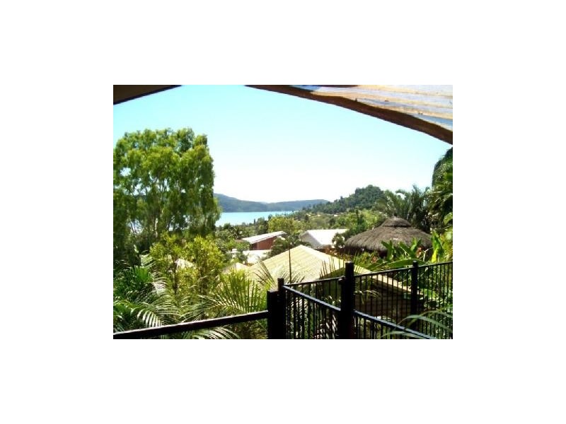7A Warruga, Cannonvale QLD 4802
