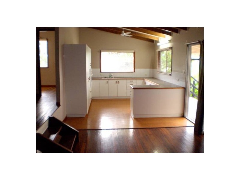 7A Warruga, Cannonvale QLD 4802