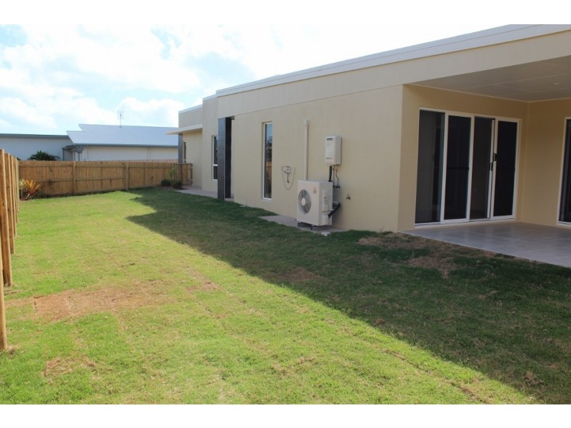 6a Leichardt, Cannonvale QLD 4802