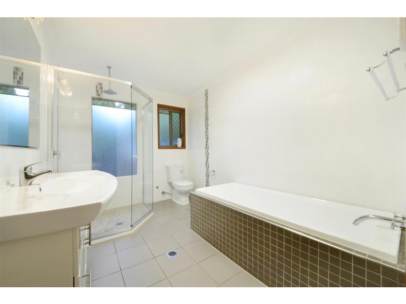 4 Laurence Close, Cannonvale QLD 4802