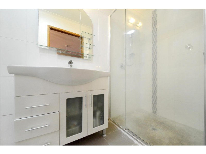 4 Laurence Close, Cannonvale QLD 4802