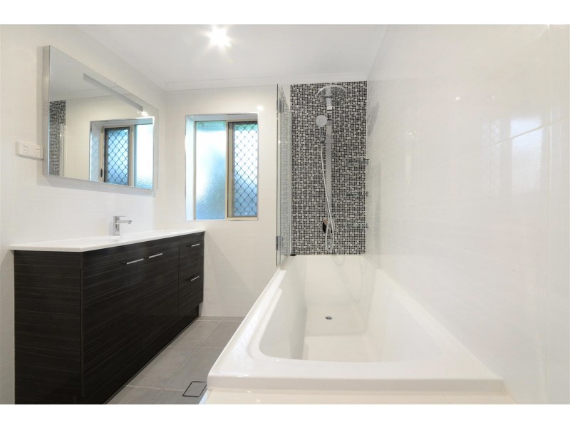 40 South Molle Boulevard, Cannonvale QLD 4802