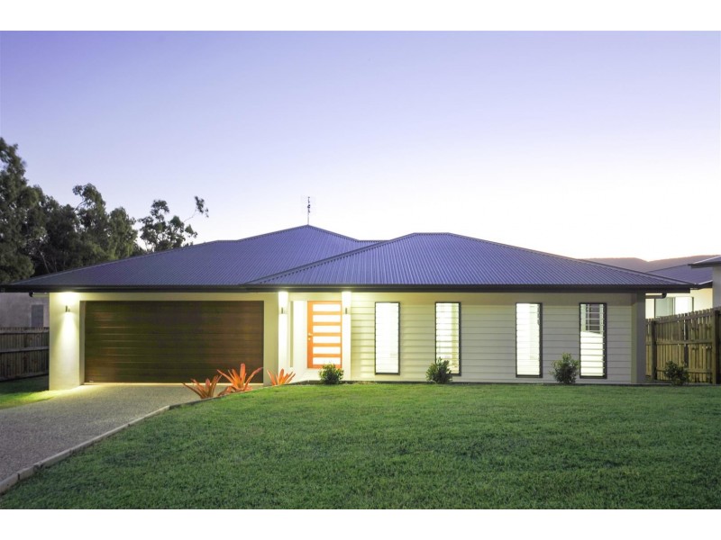 10 Pearl Street, Cannonvale QLD 4802