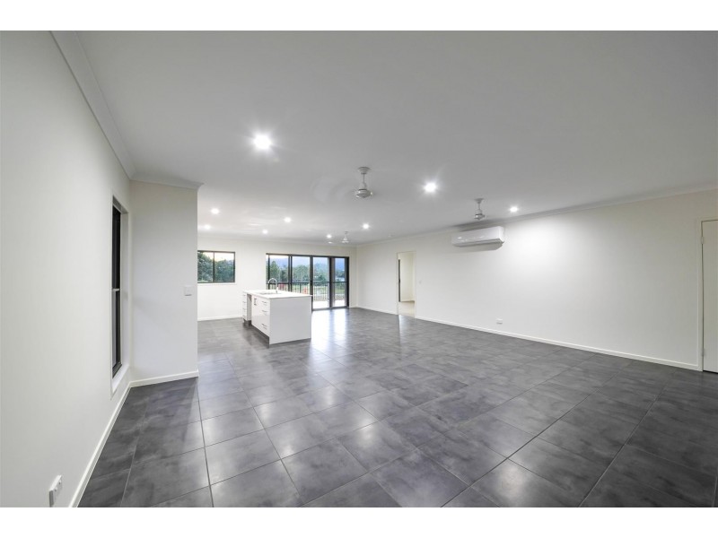 10 Pearl Street, Cannonvale QLD 4802