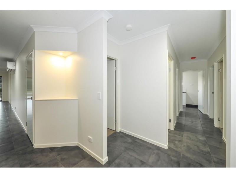 10 Pearl Street, Cannonvale QLD 4802