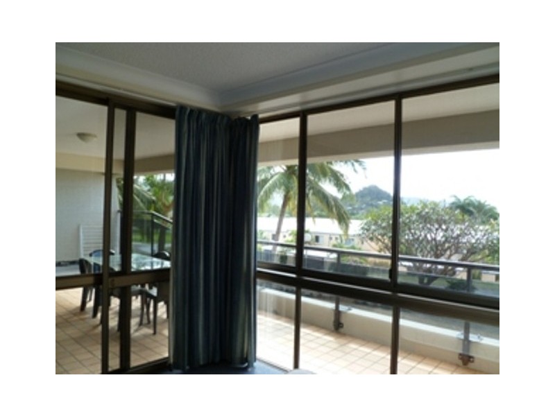 10/2 Eshelby Drive, Cannonvale QLD 4802