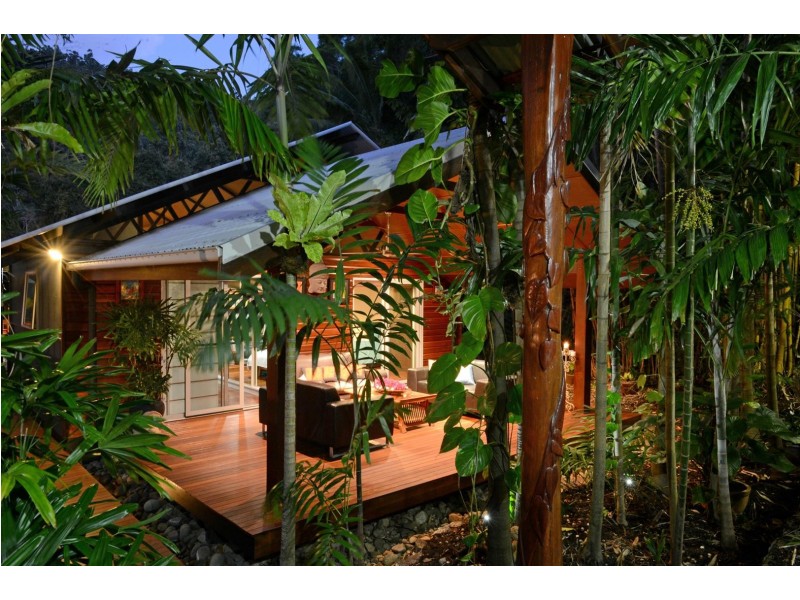 20 Macona Crescent, Cannonvale QLD 4802