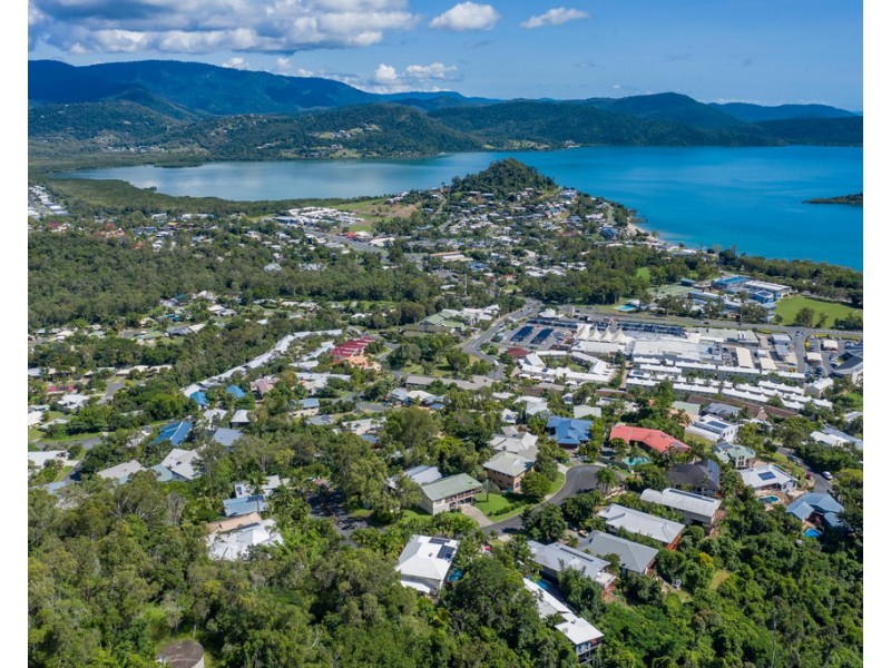 13 Macona Crescent, Cannonvale QLD 4802