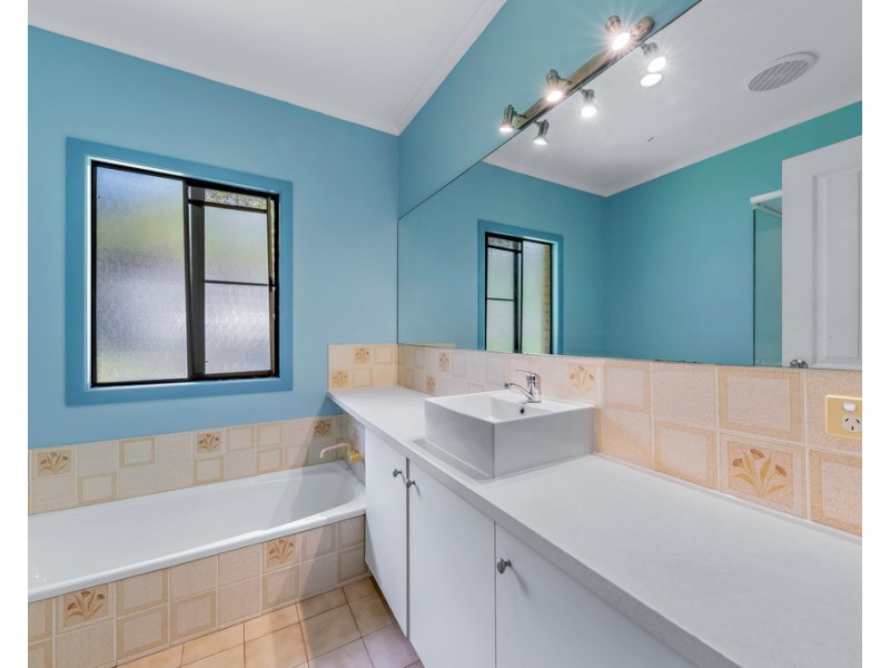 13 Macona Crescent, Cannonvale QLD 4802