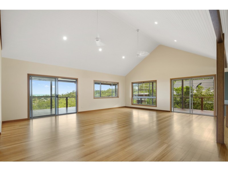 19 Panoramic Court, Cannonvale QLD 4802