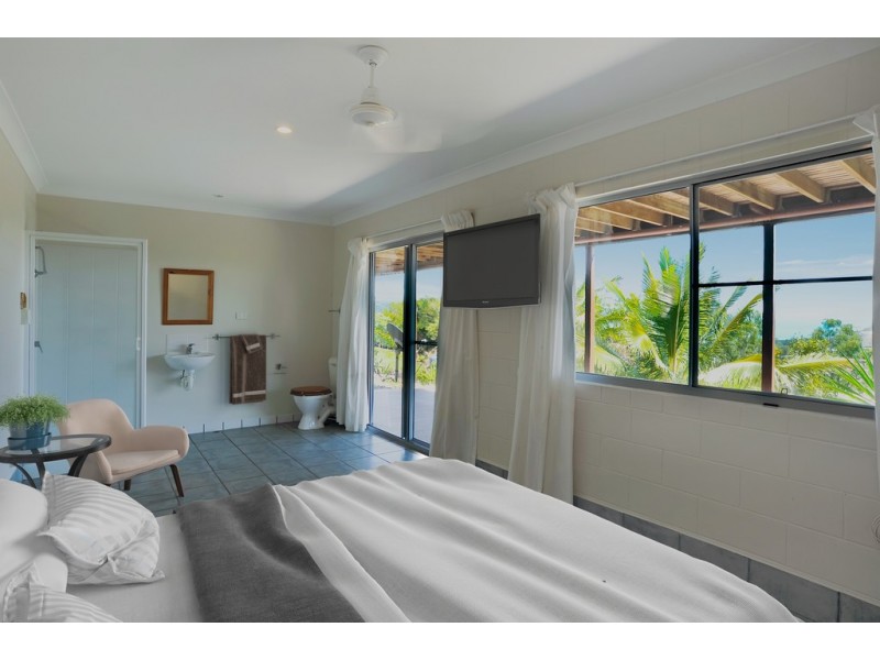 19 Panoramic Court, Cannonvale QLD 4802