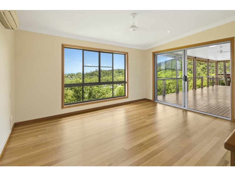 19 Panoramic Court, Cannonvale QLD 4802