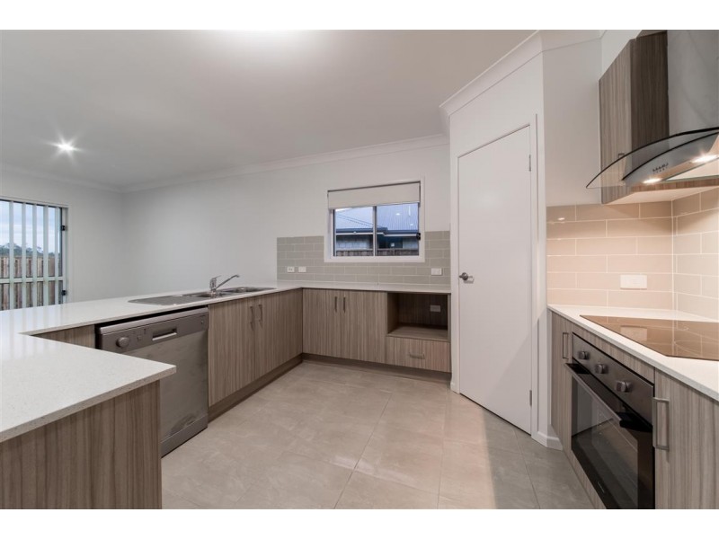 10 Spritsail Crescent, Regatta Waters, Cannonvale QLD 4802