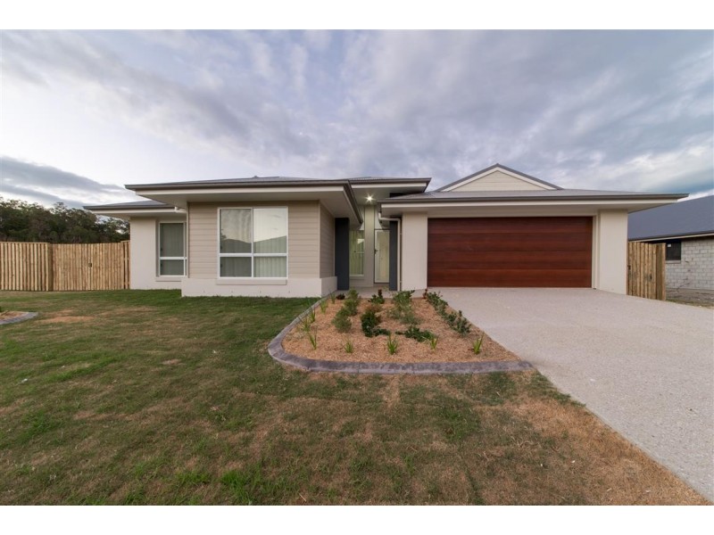 10 Spritsail Crescent, Regatta Waters, Cannonvale QLD 4802