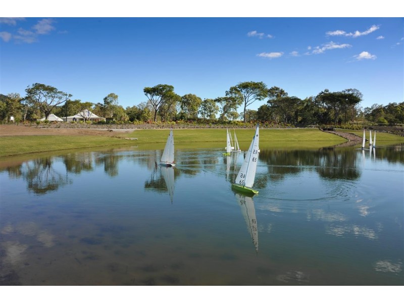 10 Spritsail Crescent, Regatta Waters, Cannonvale QLD 4802