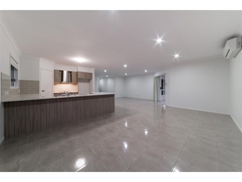 10 Spritsail Crescent, Regatta Waters, Cannonvale QLD 4802