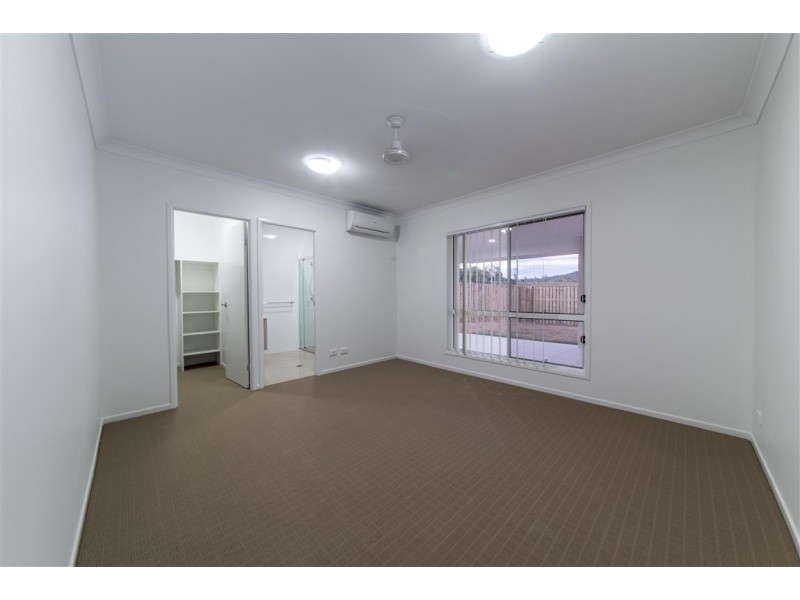 10 Spritsail Crescent, Regatta Waters, Cannonvale QLD 4802