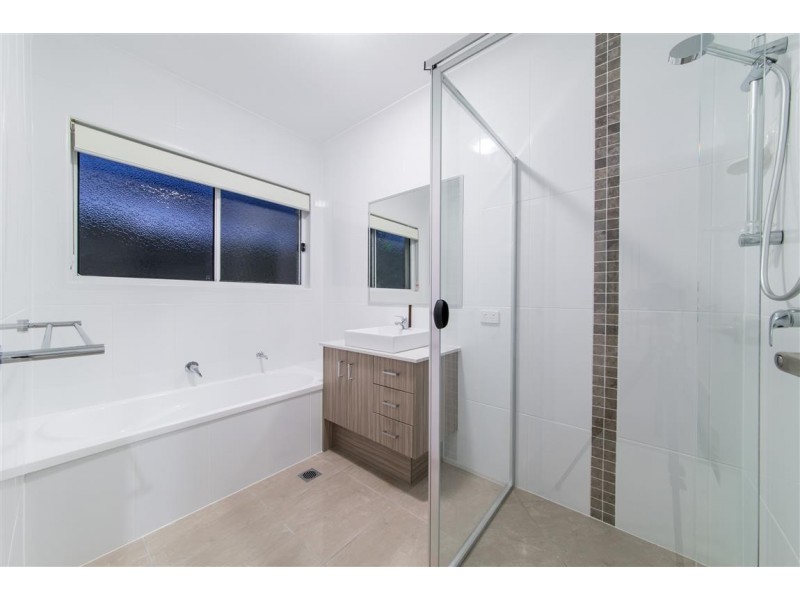 10 Spritsail Crescent, Regatta Waters, Cannonvale QLD 4802