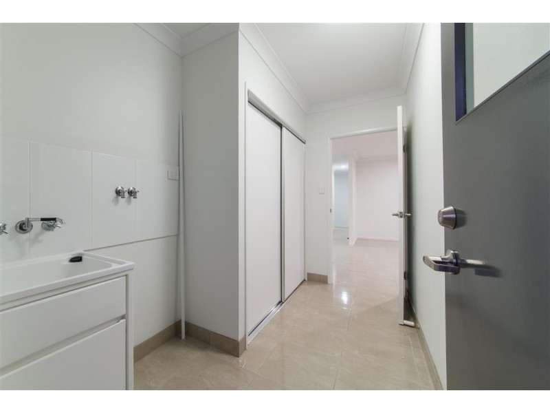 10 Spritsail Crescent, Regatta Waters, Cannonvale QLD 4802