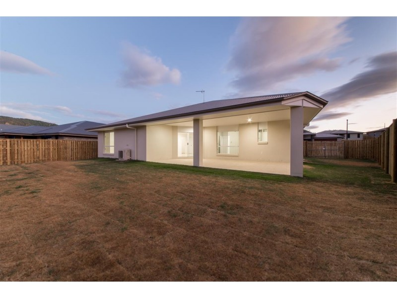 10 Spritsail Crescent, Regatta Waters, Cannonvale QLD 4802