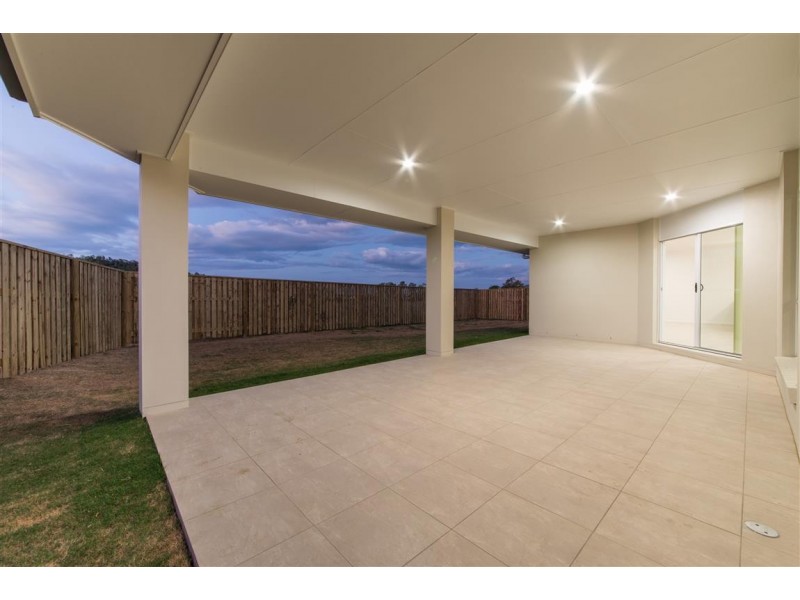 10 Spritsail Crescent, Regatta Waters, Cannonvale QLD 4802