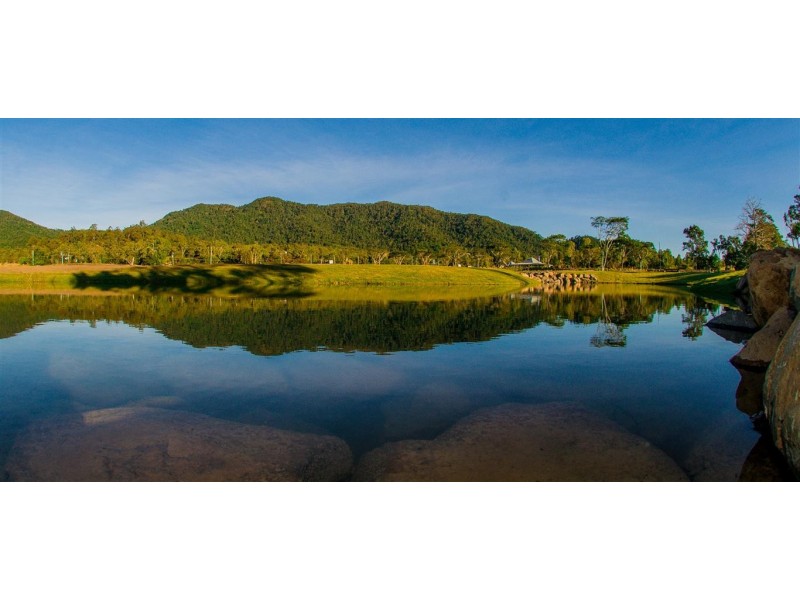 10 Spritsail Crescent, Regatta Waters, Cannonvale QLD 4802