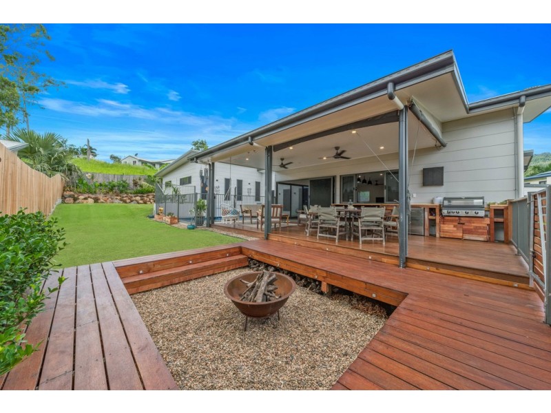 10 Ryben Court, Cannonvale QLD 4802