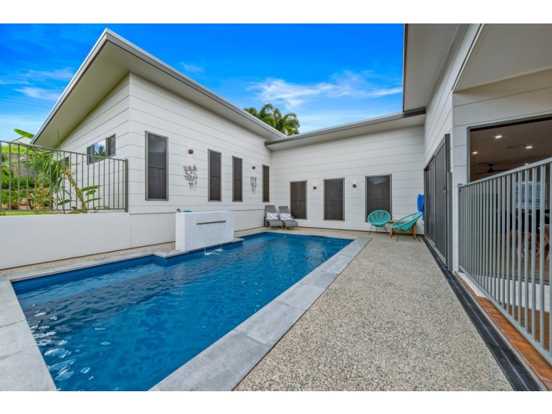10 Ryben Court, Cannonvale QLD 4802