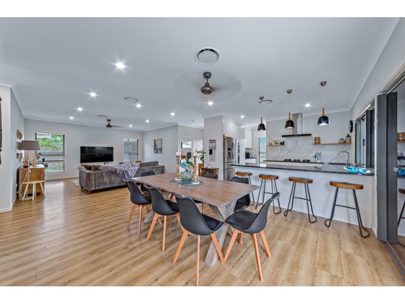 10 Ryben Court, Cannonvale QLD 4802