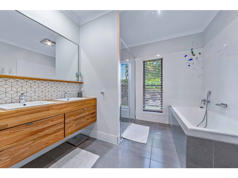 10 Ryben Court, Cannonvale QLD 4802