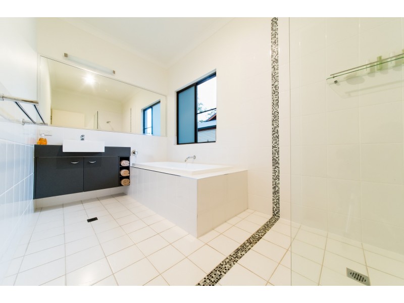 10 Jonquill Court, Cannonvale QLD 4802