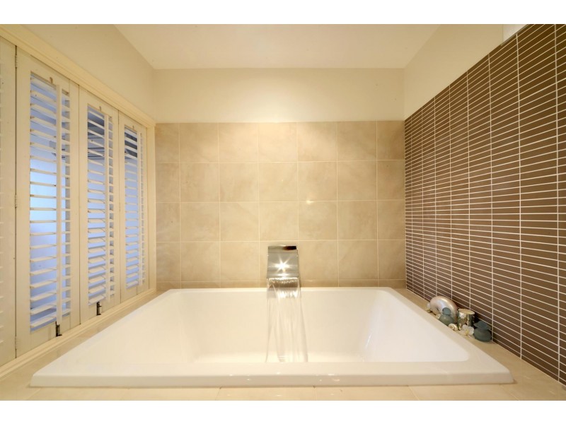 7 Summit Ave, Airlie Beach QLD 4802