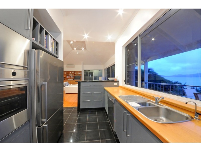 9 Shutehaven Close, Shute Harbour QLD 4802