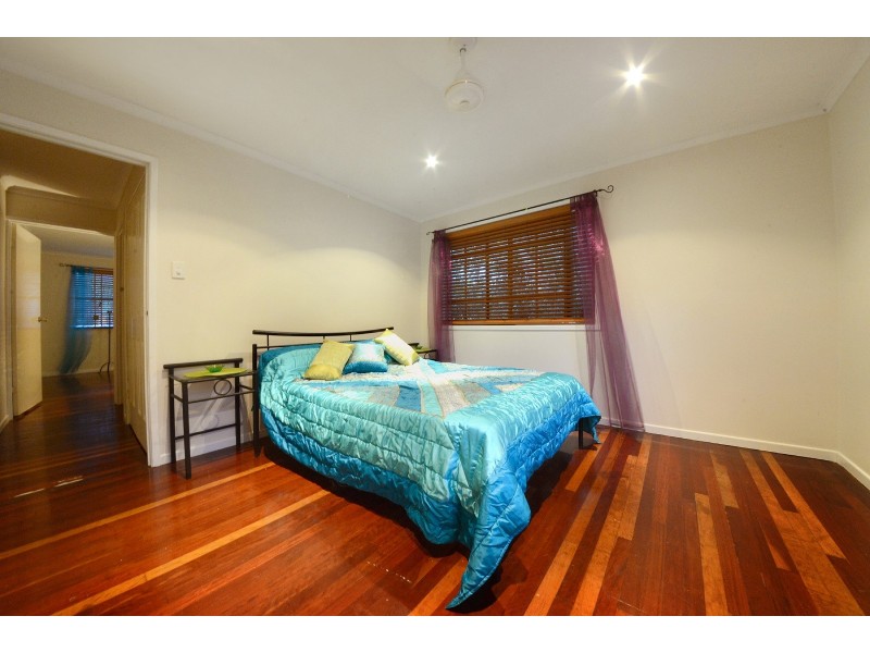 6 Picaninni Close, Cannonvale QLD 4802