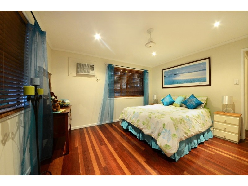 6 Picaninni Close, Cannonvale QLD 4802