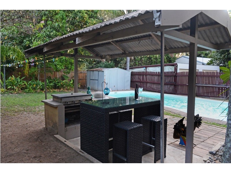 6 Picaninni Close, Cannonvale QLD 4802