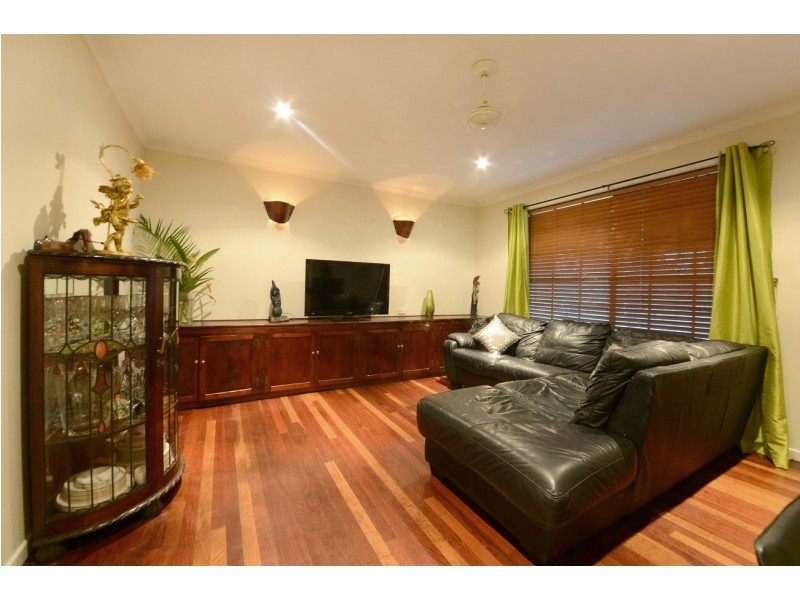 6 Picaninni Close, Cannonvale QLD 4802