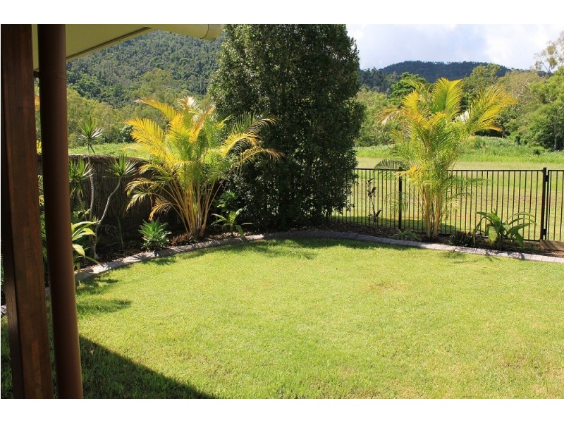 92 Abell Road, Cannonvale QLD 4802